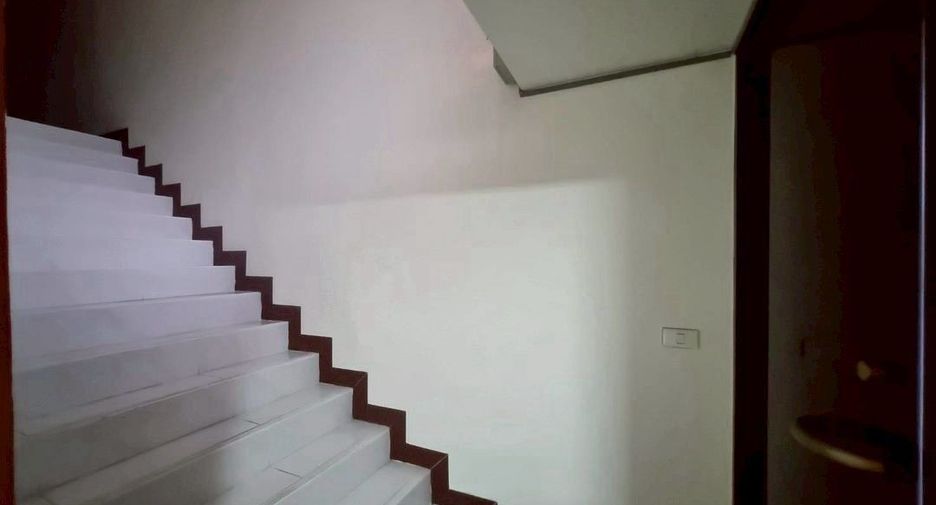 For sale retail Space in Bang Phlat, Bangkok