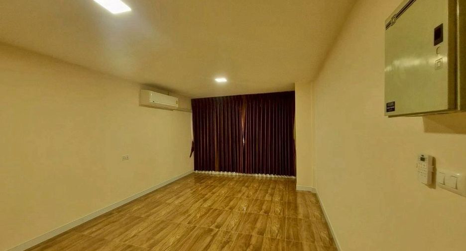For sale retail Space in Bang Phlat, Bangkok