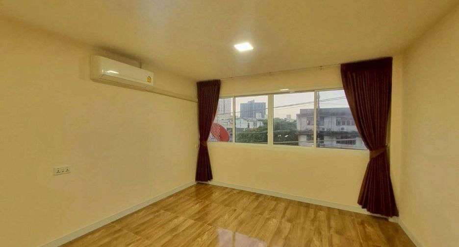 For sale retail Space in Bang Phlat, Bangkok