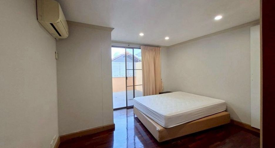 For rent 3 bedrooms house in Sathon, Bangkok