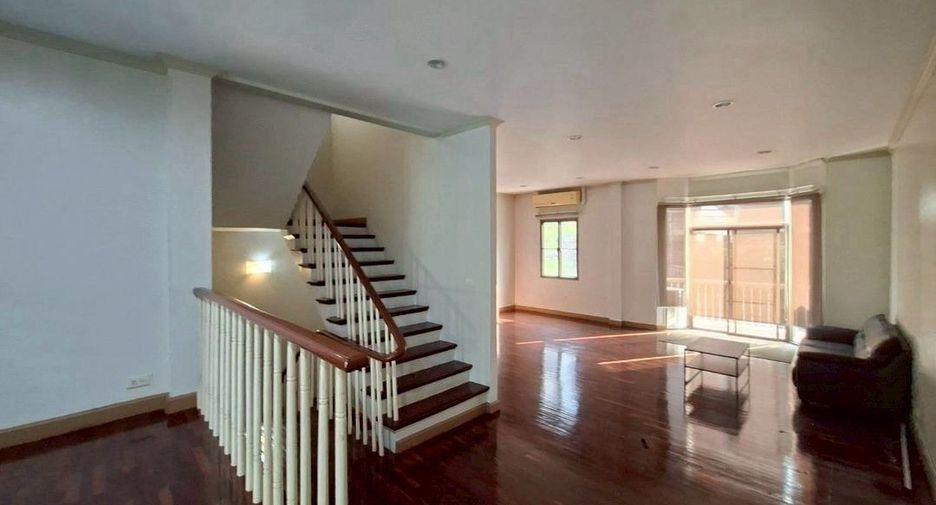For rent 3 bedrooms house in Sathon, Bangkok