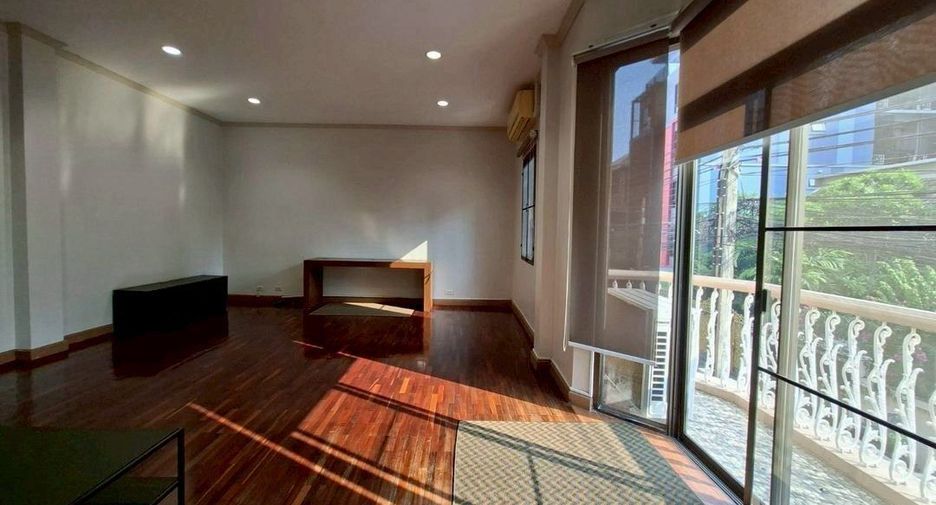 For rent 3 bedrooms house in Sathon, Bangkok