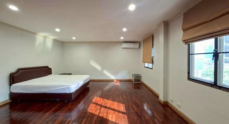 For rent 3 bedrooms house in Sathon, Bangkok