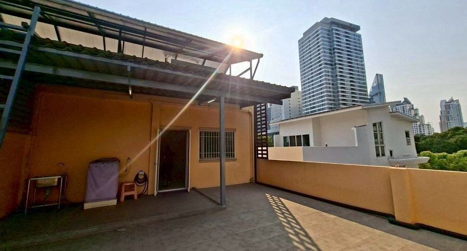 For rent 3 bedrooms house in Sathon, Bangkok