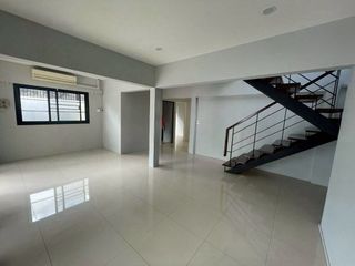 Casa en alquiler de 4 habitaciones en Sathon, Bangkok