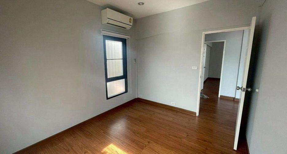 For rent 4 bedrooms house in Sathon, Bangkok