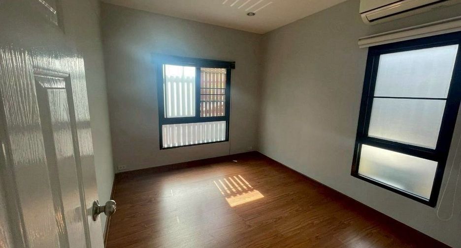 For rent 4 bedrooms house in Sathon, Bangkok