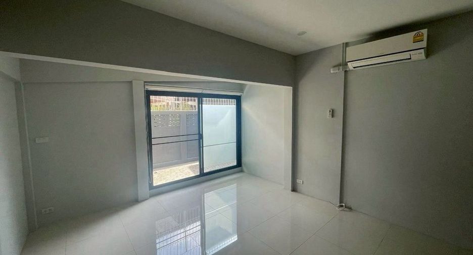 For rent 4 bedrooms house in Sathon, Bangkok
