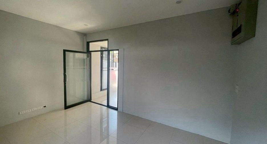 For rent 4 bedrooms house in Sathon, Bangkok