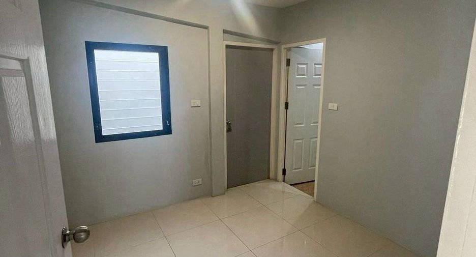 For rent 4 bedrooms house in Sathon, Bangkok