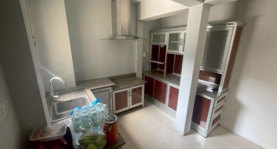 For rent 4 bedrooms house in Sathon, Bangkok
