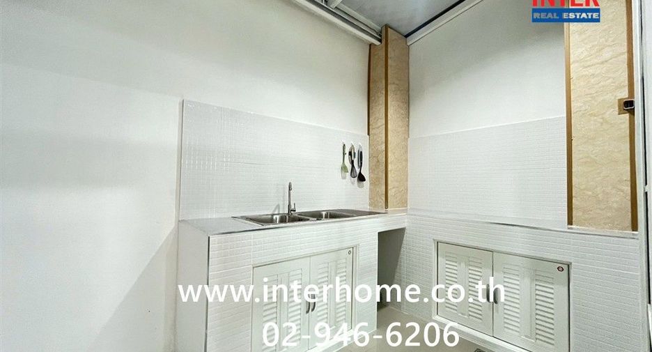 For sale 3 bedrooms townhouse in Phra Pradaeng, Samut Prakan