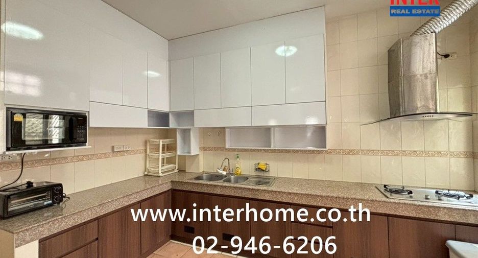For sale 3 bedrooms townhouse in Yan Nawa, Bangkok