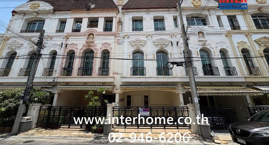 For sale 3 bedrooms townhouse in Yan Nawa, Bangkok