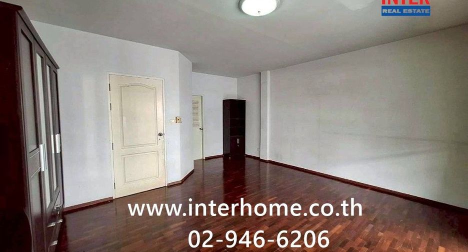 For sale 3 bedrooms townhouse in Mueang Nonthaburi, Nonthaburi