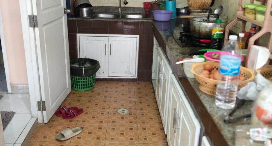 Casa adosada en venta de 2 habitaciones en Bang Sao Thong, Samut Prakan