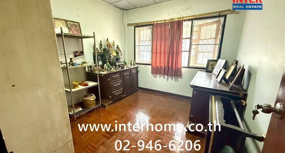 For sale 3 bedrooms townhouse in Saphan Sung, Bangkok