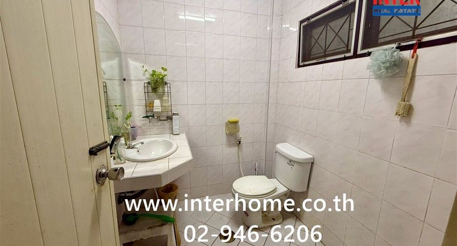 For sale 3 bedrooms townhouse in Saphan Sung, Bangkok