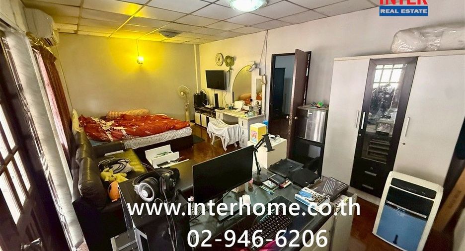 For sale 3 bedrooms townhouse in Saphan Sung, Bangkok