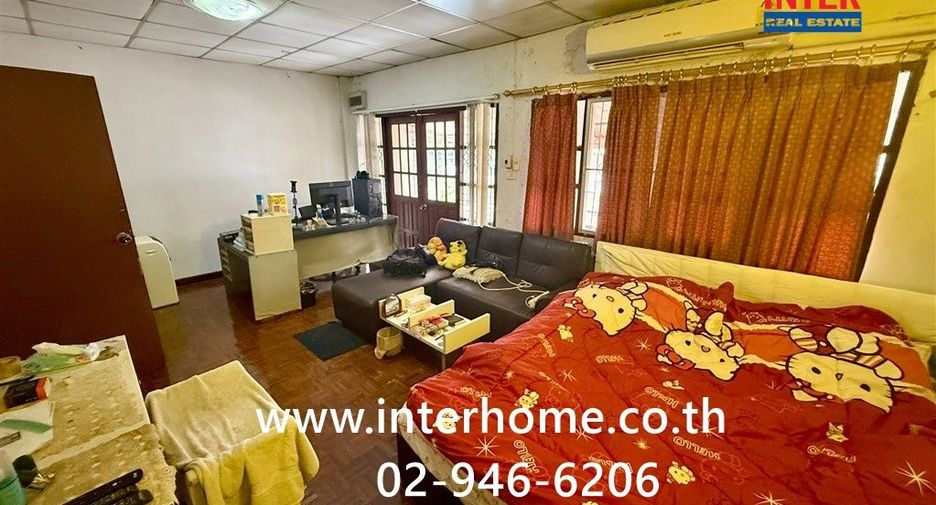 For sale 3 bedrooms townhouse in Saphan Sung, Bangkok