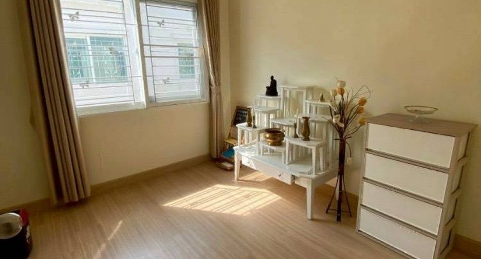 Casa adosada en venta de 3 habitaciones en Thung Khru, Bangkok