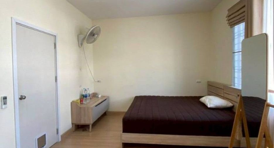 Casa adosada en venta de 3 habitaciones en Thung Khru, Bangkok