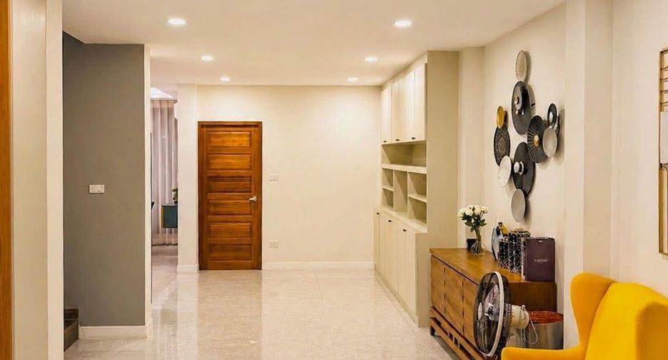 For rent 5 bedrooms villa in San Sai, Chiang Mai