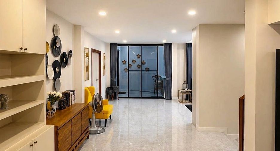 For rent 5 bedrooms villa in San Sai, Chiang Mai