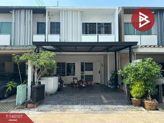 À vendre 3 chambres maison de ville à Lat Phrao, Bangkok