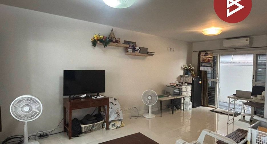For sale 3 bedrooms townhouse in Lat Phrao, Bangkok