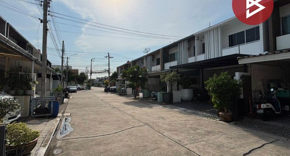 For sale 3 bedrooms townhouse in Lat Phrao, Bangkok