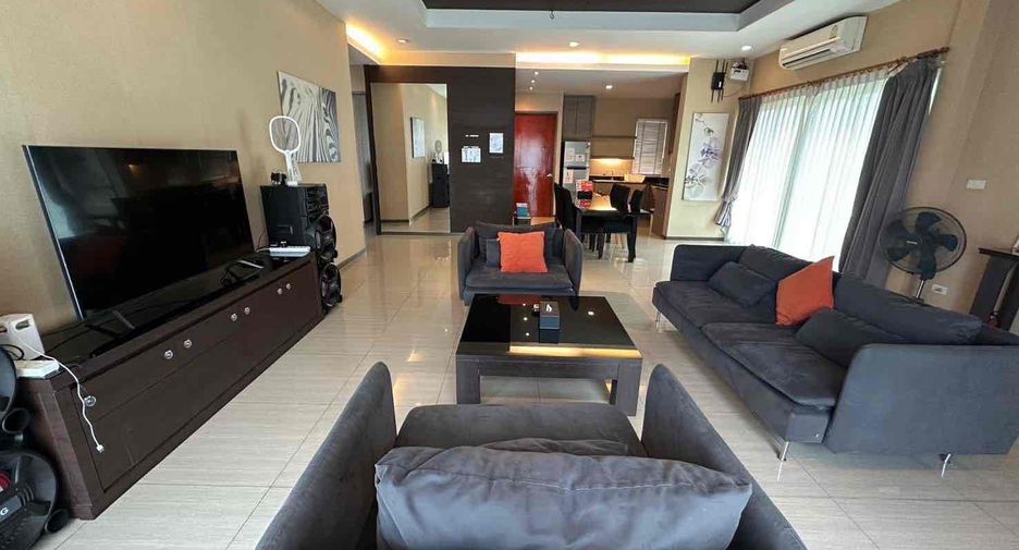 For rent 3 bedrooms villa in East Pattaya, Pattaya