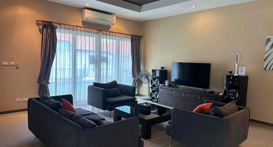 For rent 3 bedrooms villa in East Pattaya, Pattaya