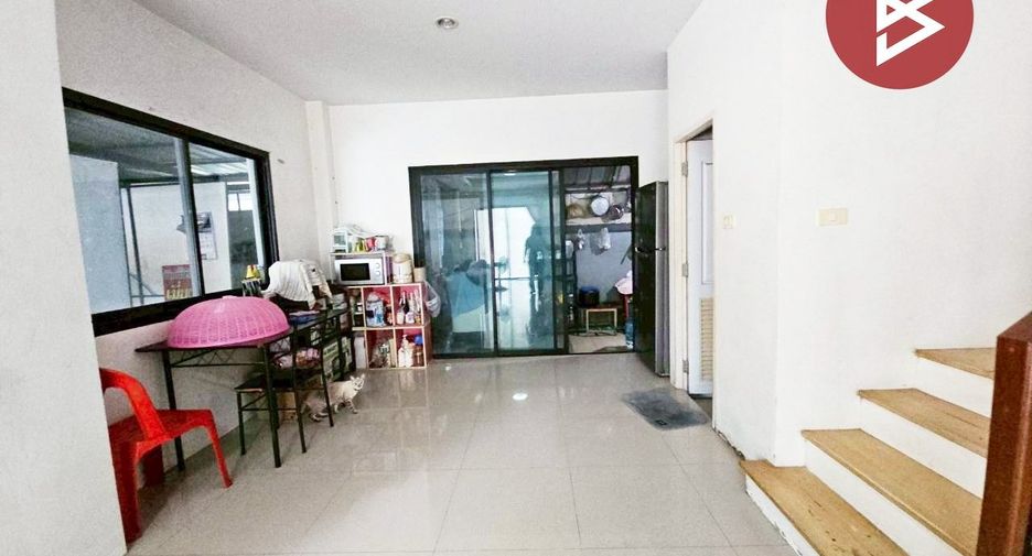 Casa adosada en venta de 3 habitaciones en Ban Bueng, Chonburi