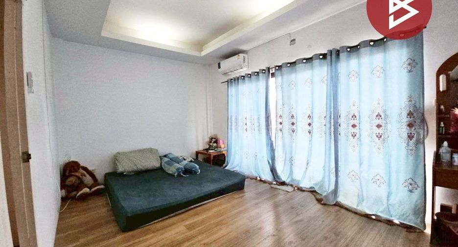 Casa adosada en venta de 3 habitaciones en Ban Bueng, Chonburi