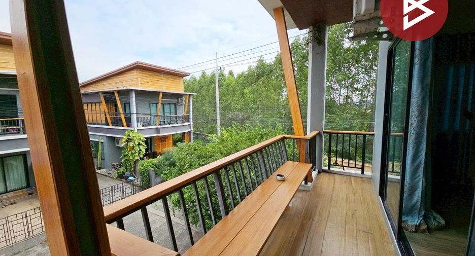 Casa adosada en venta de 3 habitaciones en Ban Bueng, Chonburi