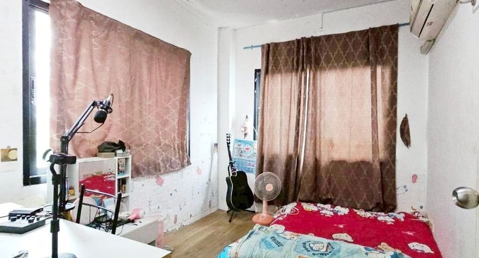 Casa adosada en venta de 3 habitaciones en Ban Bueng, Chonburi
