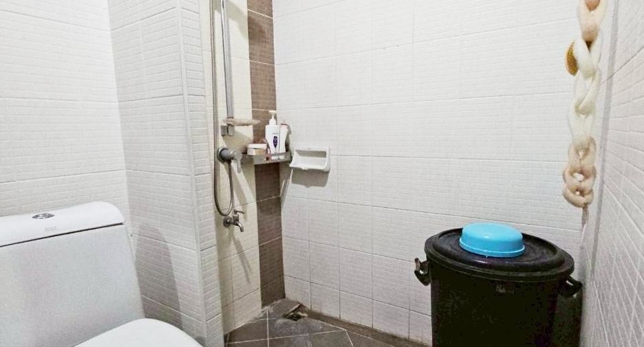 Casa adosada en venta de 3 habitaciones en Ban Bueng, Chonburi