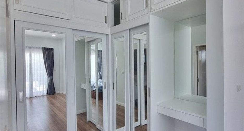 For sale 4 bedrooms house in Sai Mai, Bangkok