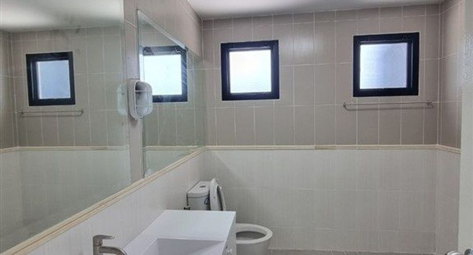 For sale 4 bedrooms house in Sai Mai, Bangkok
