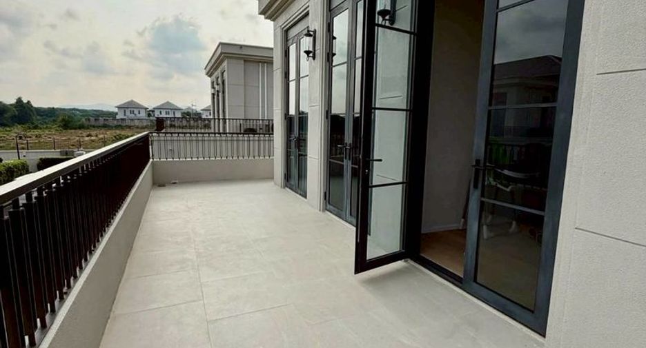 Villa zum Kauf mit 4 Zimmer in Bang Lamung, Chonburi