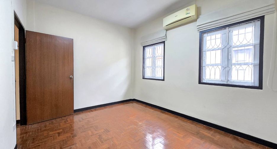 For sale 2 bedrooms townhouse in Mueang Chiang Mai, Chiang Mai
