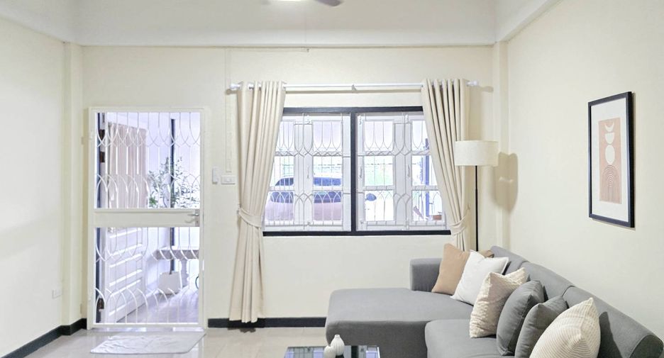 For sale 2 bedrooms townhouse in Mueang Chiang Mai, Chiang Mai