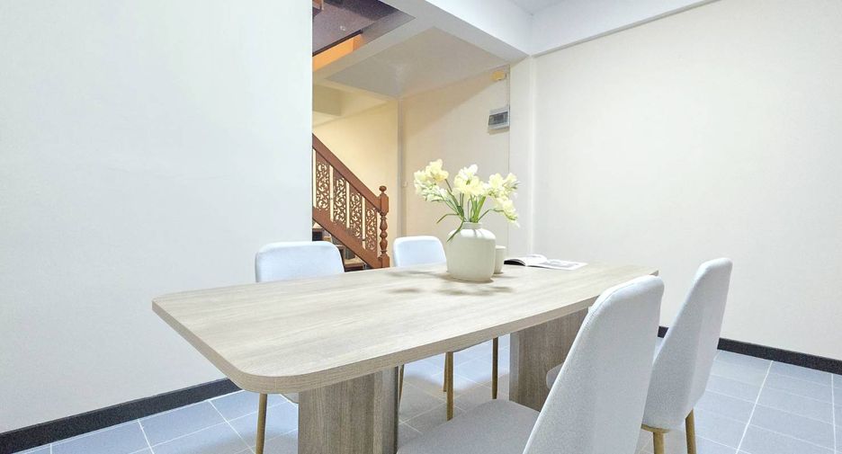 For sale 2 bedrooms townhouse in Mueang Chiang Mai, Chiang Mai
