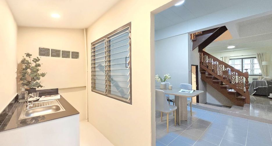 For sale 2 bedrooms townhouse in Mueang Chiang Mai, Chiang Mai