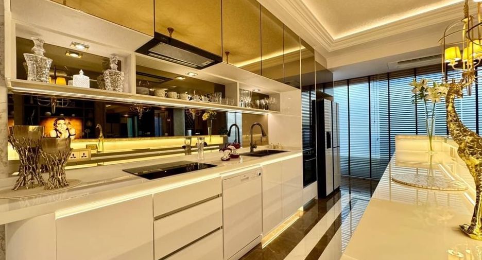 For sale 2 bedrooms condo in Pratumnak, Pattaya