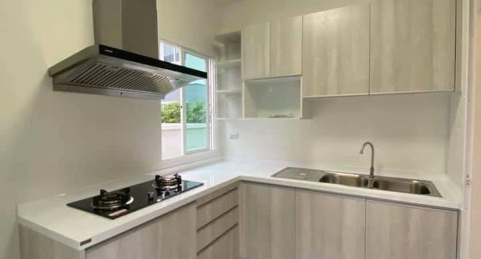 For sale 4 bedrooms house in Sai Mai, Bangkok