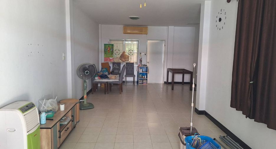 For sale 3 bedrooms townhouse in Khlong Luang, Pathum Thani