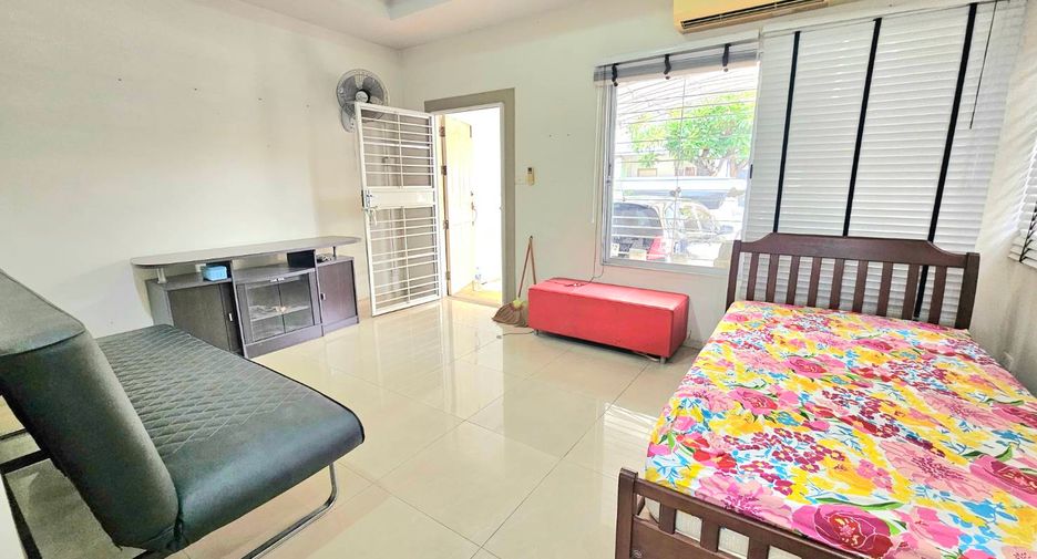 For sale 4 bedrooms townhouse in Mueang Nonthaburi, Nonthaburi