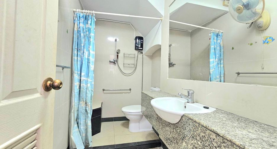 For sale 4 bedrooms townhouse in Mueang Nonthaburi, Nonthaburi